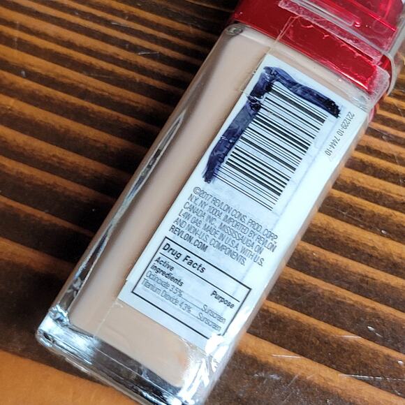 REVLON AGE DEFYING 3X Liquid Foundation SPF 20 - 10 BARE BUFF✨️NEW✨️ - Picture 4 of 8